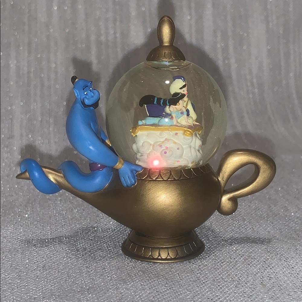Disney Store 90’s Princess Jasmine Aladdin Mini Snow Globe Figure
